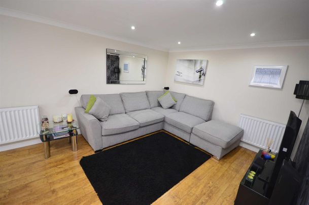 Sandon Cresent, Little Neston - Photo 1