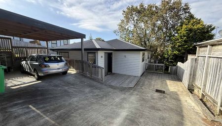 Lovely family home Te Atatu South - Photo 5