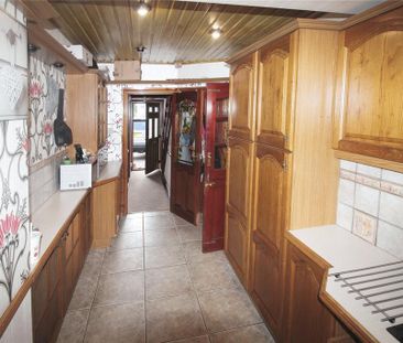 2 bedroom semi-detached house to rent - Photo 6