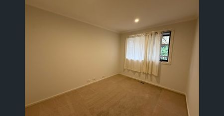 SPACIOUS AND VERSATILE FAMILY HOME IN GREAT LOCATION! - Photo 3
