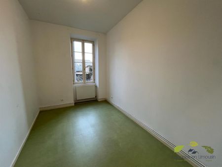 Location Appartement 3 pièces 80m² ST LEONARD DE NOBLAT 87400 - Photo 3