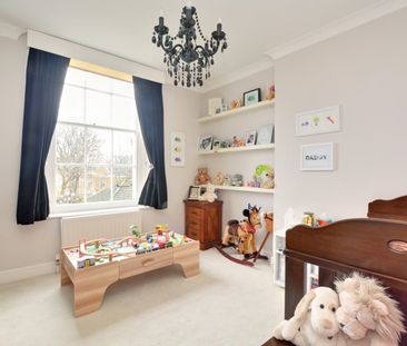 2 Bed Flat, Shooters Hill Road, SE3 - Photo 5