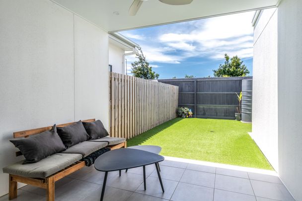 Low Maintenance Living in Award Winning Family Friendly Estate! - Photo 1