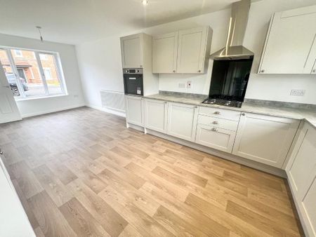 4 bedroom detached house to rent - Photo 3