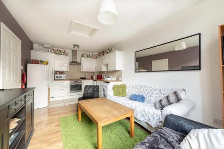 2 bedroom apartment to rent - Photo 4