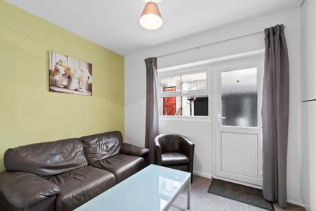 1 bedroom in a house share to rent - Photo 5