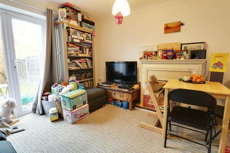 2 bedroom semi-detached house to rent - Photo 3