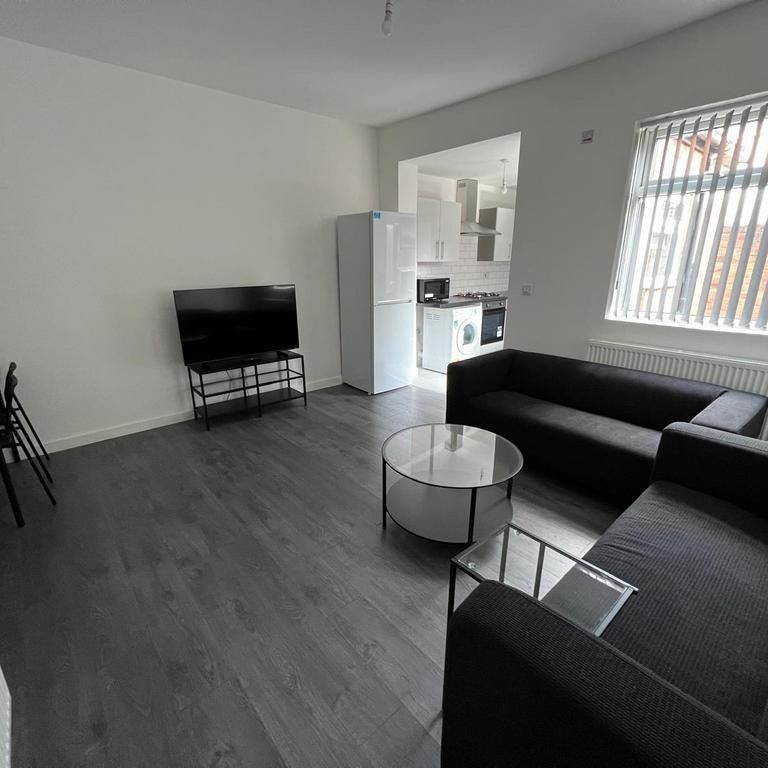 7 bedroom semi-detached house to rent - Photo 1