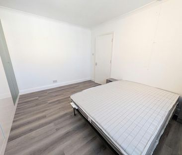 4 bedroom terraced house to rent - Photo 3