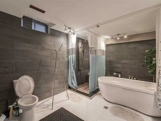 For Lease - 716 Savoy Crescent Unit# Room 1, Mississauga, Ontario - Photo 1