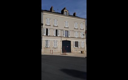 Location Appartement Studio 38 m² Argenton-sur-Creuse - Photo 3