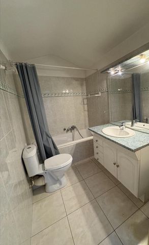 Location Appartement 3 pièces 73m² DRAGUIGNAN 83300 - Photo 3