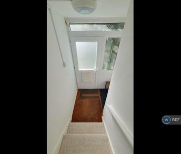 2 bedroom maisonette to rent - Photo 1