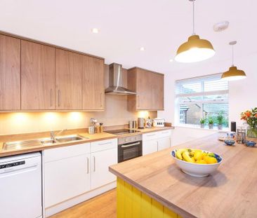 6 bedroom semi-detached house to rent - Photo 2