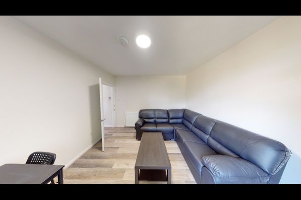 Room in a Shared House, Becketts Park Crescent, LS6 - Photo 1