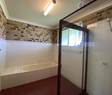 Large Family Home - Ample Shedding! - Photo 3