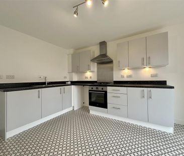 3 bedroom semi-detached house to rent - Photo 5