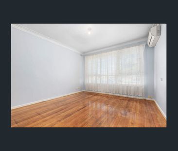 Location Location! - Photo 5