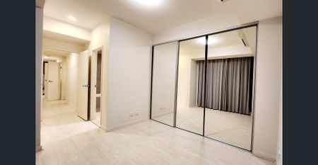 Northeast facing Three bedroom Apartment with Huge Courtyard. - Photo 5