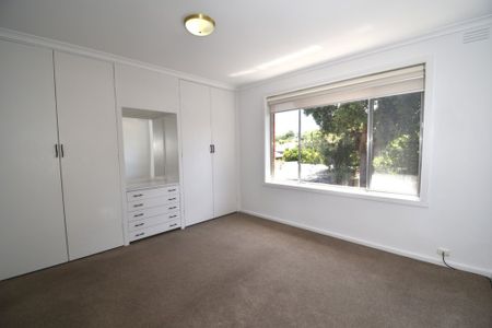 Spacious Apartment & Great Location - Photo 4