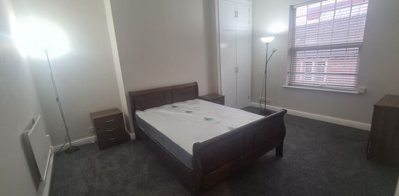 2 Bed - 12-14 Merrion Place, City Centre, Leeds - LS1 6PQ - Student/Professional - Photo 2