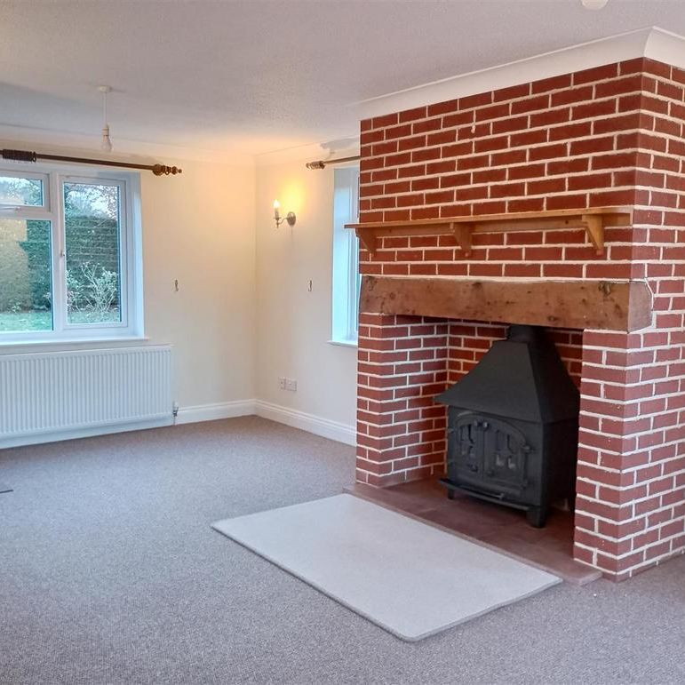 4 bedroom detached house to rent - Photo 1