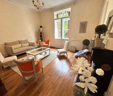 Location Appartement 6 pièces 151m² - Photo 2