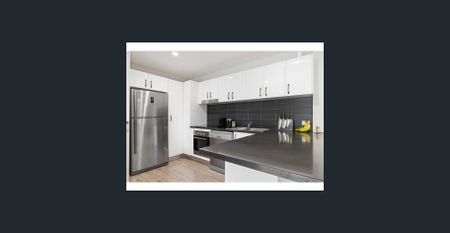 Atrium Open Plan 2 Bedroom Unit - Level 3 with water included - Photo 2