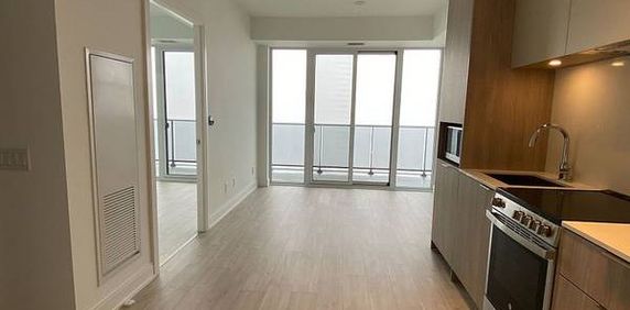 Lake Shore/Park Lawn-Beautiful 1Bdrm 1Bath 1Locker - Photo 2