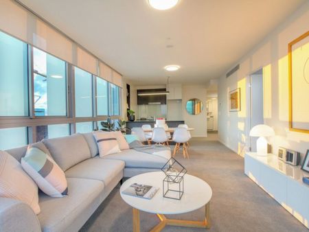 SKYRING APARTMENTS - LARGE 2 BEDROOM APARTMENT WITH STUNNING VIEWS - Photo 5