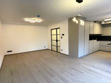 Prachtig afgewerkt en energetisch gerenoveerd gelijkvloers appartement op topligging met grote garagebox - Foto 4