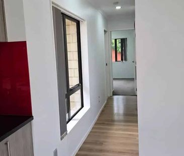 Charming 2BR Flat in Mangere, Auckland - Photo 4