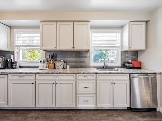 For Lease - 117 Eldomar Avenue, Brampton, Ontario - Photo 1