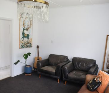 Charming Family Home Under the Hakarimata Ranges - Photo 1