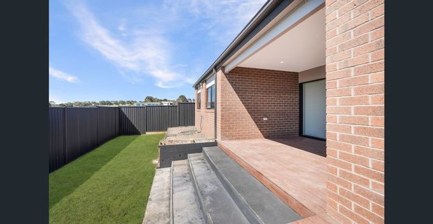 Beautiful Family Home in Mount Duneed - Photo 1