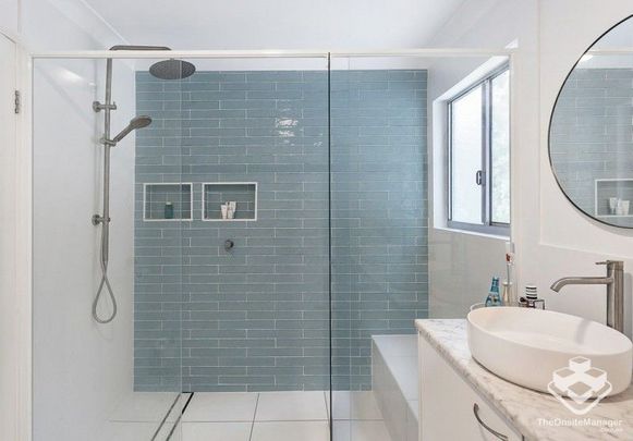 Renovated Apartment with Views - Photo 1