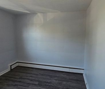 For Lease - 300 Montrave Avenue Unit# 8, Oshawa, Ontario - Photo 4