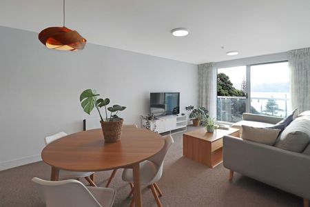 Oriental Parade Living - Photo 2