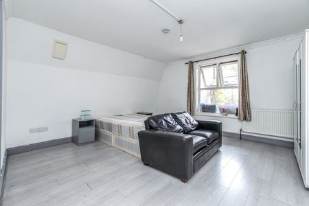 3 Bed Flat, Alkham Road, N16 - Photo 3