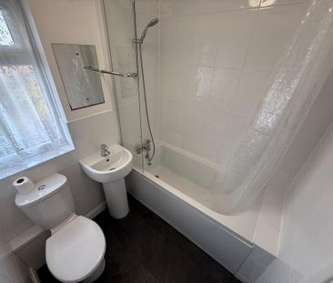 3 bedroom end of terrace house to rent - Photo 6