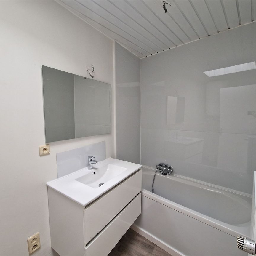 Bel appartement 1 ch rénové (+/- 51m²) au centre-ville - Foto 1