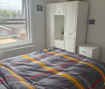 Room in a Shared House, Tremona Road, SO16 - Photo 1