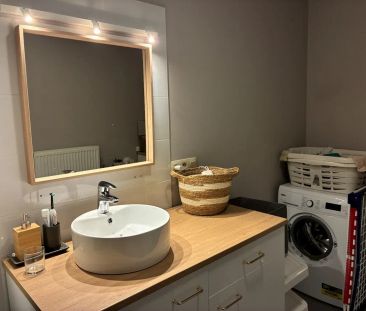 Ruim 2 slaapkamer appartement mét garage - Photo 2