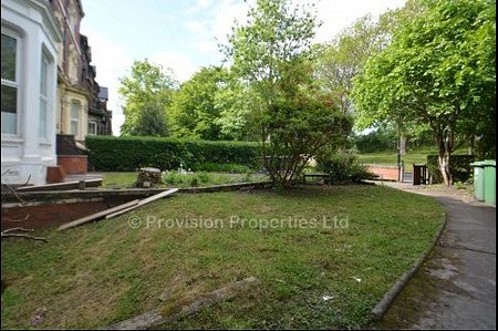 Flats in Leeds Properties Leeds - Photo 5