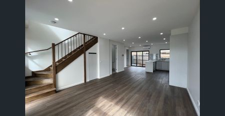 BRAND NEW, LUXURIOUS, THREE BEDROOM DOUBLE STOREY TOWNHOUSE! - Photo 2