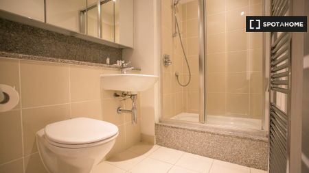 1-bedroom flat to rent in North Wall, Dublin - Photo 2