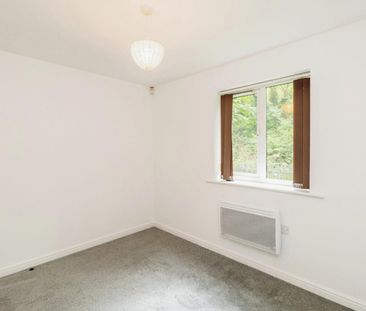 2 bedroom Flat To Let - Photo 3