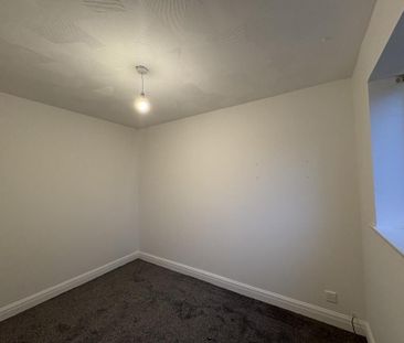 4 bedroom semi-detached house to rent - Photo 6