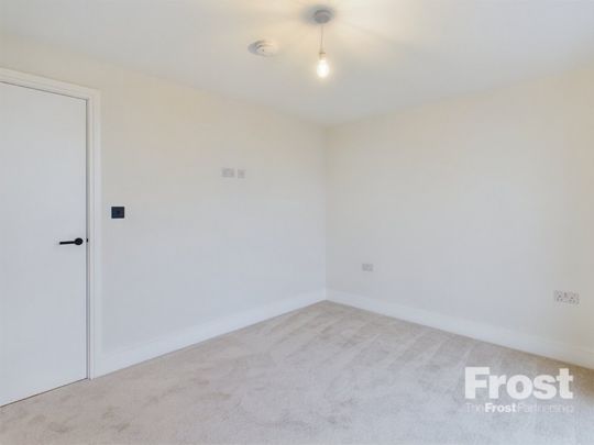 Station Road, Gerrards Cross, Buckinghamshire,SL9 - Photo 1