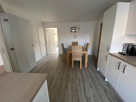 3 bedroom townhouse to rent - Photo 2